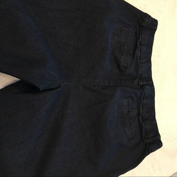 St Johns Bay size 10 dark blue straight leg capris - Picture 8 of 8